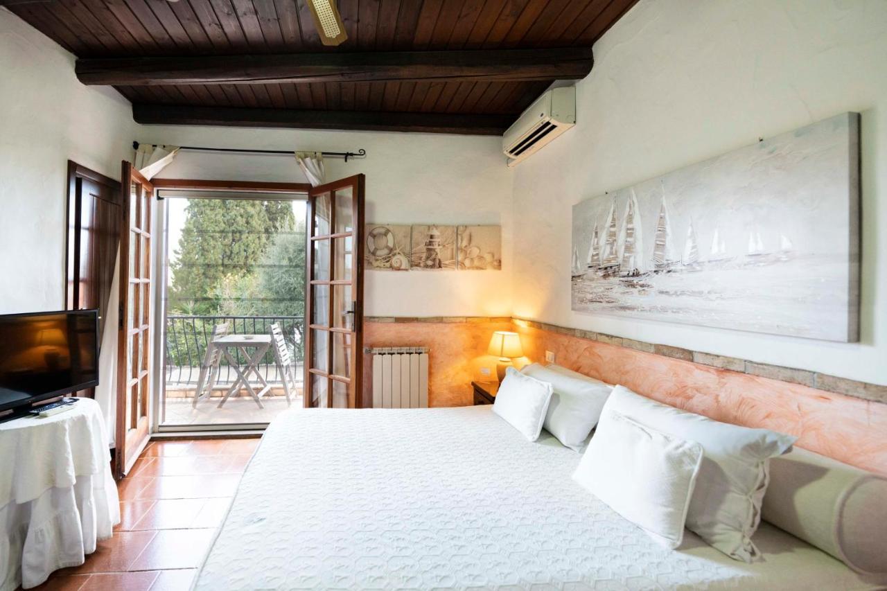 Sa Domu Sarda Suites - Bed & Breakfast Porto Columbu - Perd'E Sali Dış mekan fotoğraf