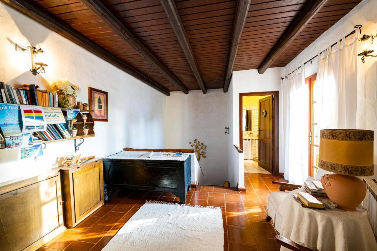 Sa Domu Sarda Suites - Bed & Breakfast Porto Columbu - Perd'E Sali Dış mekan fotoğraf