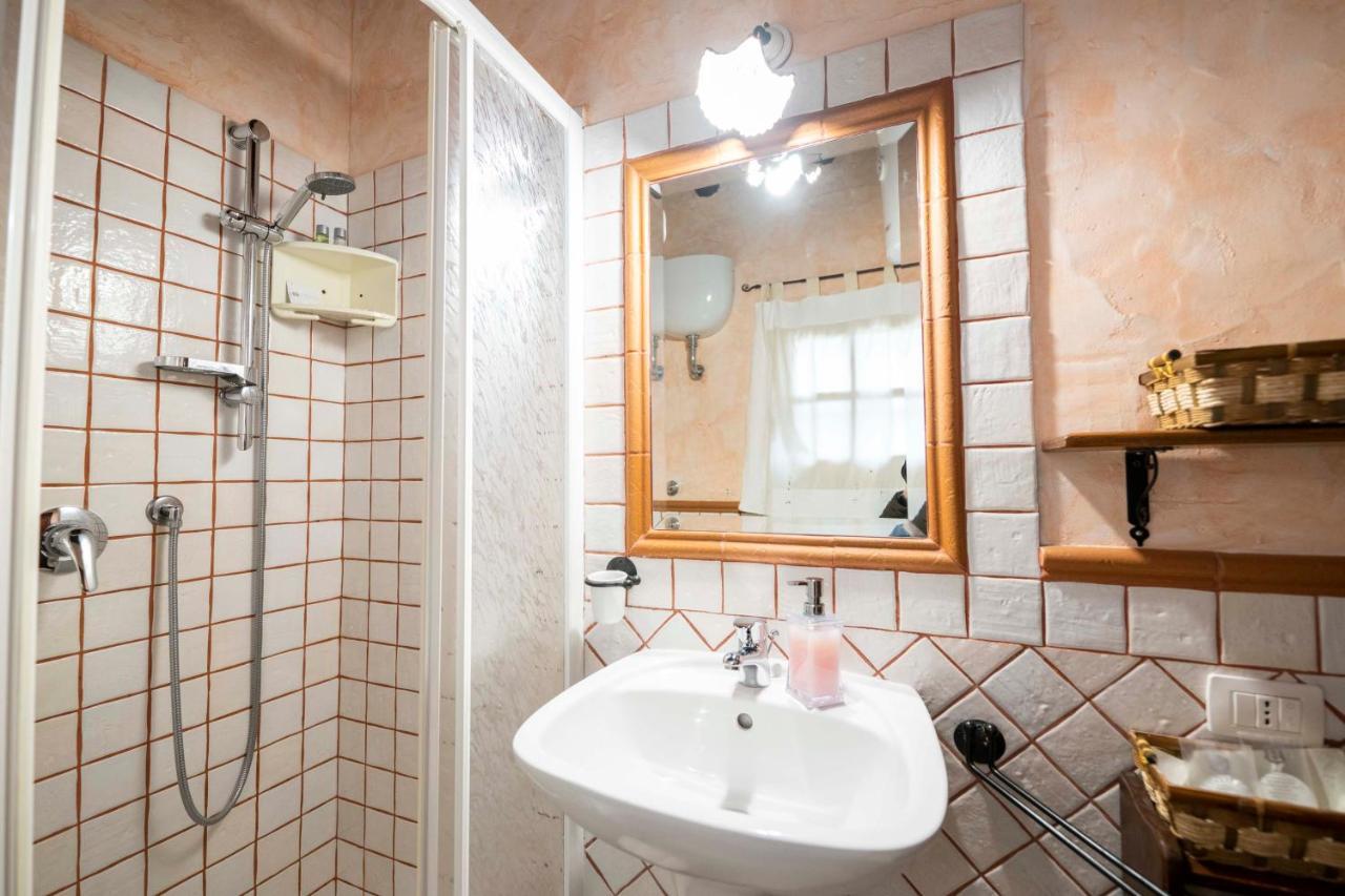Sa Domu Sarda Suites - Bed & Breakfast Porto Columbu - Perd'E Sali Dış mekan fotoğraf