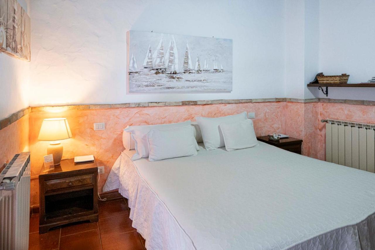 Sa Domu Sarda Suites - Bed & Breakfast Porto Columbu - Perd'E Sali Dış mekan fotoğraf